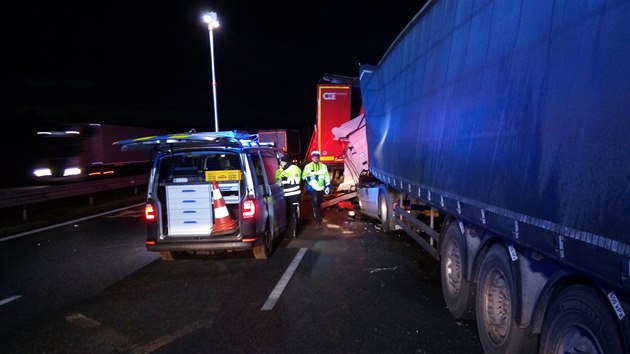 Dopravní nehoda dvou kamionů na D8 u Chlumce (18. února 2020)
