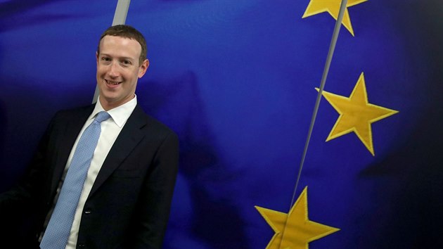 Zakladatel soci�ln� s�t� Facebook Mark Zuckerberg jednal v Bruselu s m�stop�edsedkyn� Evropsk� komise V�rou Jourovou o regulac�ch digit�ln�ch spole�nost� a um�l� inteligence. (17. �nora 2020)