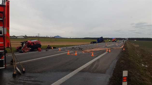 Nehoda kamionu s osobním autem na Mladoboleslavsku. Jedna žena nehodu nepřežila. (13.2.2020)