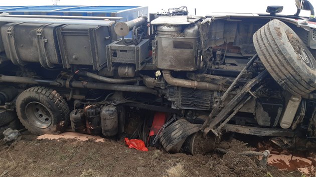 Nehoda kamionu s osobním autem na Mladoboleslavsku. Jedna žena nehodu nepřežila. (13.2.2020)