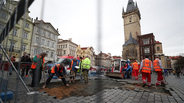 Zahájení prací na stavbě Mariánského sloupu na Staroměstském náměstí. (17. 2. 2020)