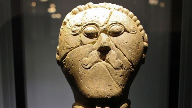 Uniktn kamenn plastika hlavy Kelta nevysliteln hodnoty ve speciln bezpenostn vitrn, v n bude v olomouckm Vlastivdnm muzeu vystavena v rmci nadchzejc vstavy.