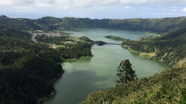 Jezero Sete Cidades na zpad ostrova Sao Miguel