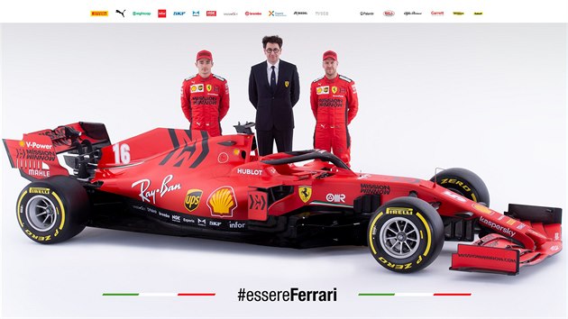 Ferrari pedstavilo svj monopost pro F1, se kterm vstoup do sezony 2020. Jezdce Charlese Leclerca (vlevo) a Sebastiana Vettela doplnil editel stje Mattia Binotto.