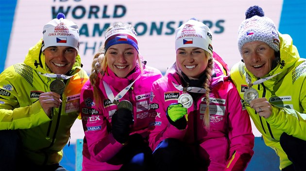 lenov esk smen tafety slav svtov bronz. Zleva Michal Krm, Markta Davidov, Eva Kristejn Puskarkov a Ondej Moravec.