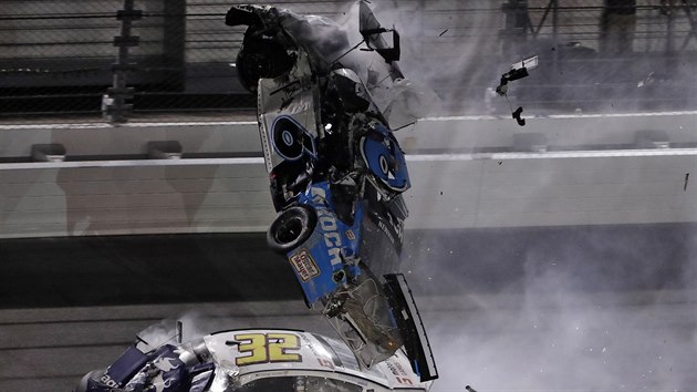 Ryan Newman havaroval tsn ped clem zvodu Daytona 500.