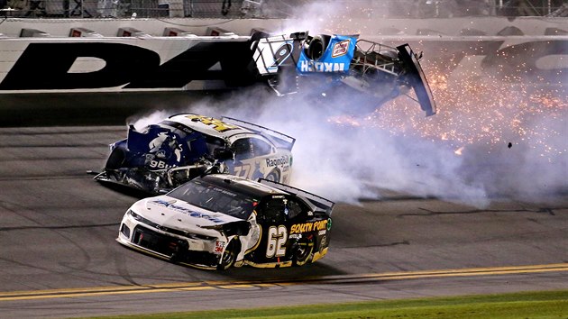 Ryan Newman havaroval tsn ped clem zvodu Daytona 500.