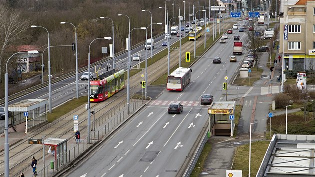 Plzesk radnice instalovala na svtelnou kiovatku Karlovarsk ulice s ulic Pod Zhorskem prvn kamery, kter budou zaznamenvat prjezd na ervenou. (13. 2. 2020)