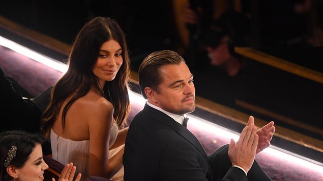 Camila Morrone a Leonardo DiCaprio na Oscarech (Los Angeles, 10. února 2020)
