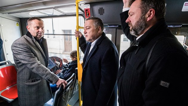 Poslanci za ODS Ivan Adamec, Stanislav Blaha a Jan Bauer navtvili ministerstvo dopravy. (12. nora 2020)