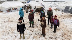 Civilisté kv�li syrské invazi do provincie Idlíb z�stali uv�zn�ni u tureckých...