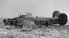 Americký tký bombardér B-24 po nouzovém pistání na sovtské stran