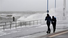 N�mecko zasáhl orkán Sabine. Snímek pochází z p�ístavu v Dagebüllu u pob�e�í...