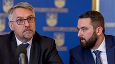 Bývalý ministr obrany Lubomír Metnar (vlevo) a bývalý námstek MO Filip íha...