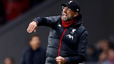 Liverpoolský kou Jürgen Klopp bhem osmifinále Ligy mistr na Atlétiku Madrid.