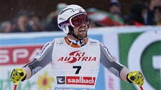 Aleksander Aamodt Kilde v cíli superobřího slalomu v Saalbachu.
