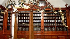Pozdn barokní lékárna ádu albtinek v Brn