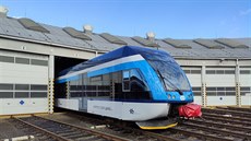 eské dráhy ukázaly v Olomouci první dv vlakové soupravy Stadler, které mly v...