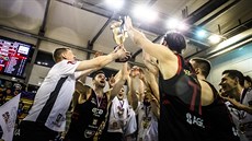 Nymburští basketbalisté slaví triumf v Českém poháru.