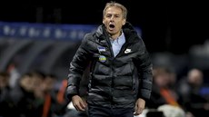 Německý trenér Jürgen Klinsmann ještě coby trenér berlínské Herthy. Na lavičce...