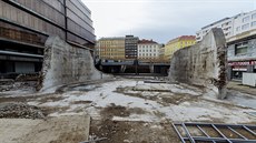 Poslední zbytky budovy Transgasu na Vinohradské třídě v Praze. (13. února 2020)