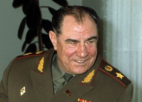 Bývalý sovtský ministr obrany marál Dmitrij Jazov, který v 70. letech velel...