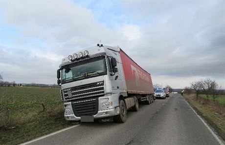 Nehoda dvou kamion mezi obcemi Mstec a Slavtín nad Metují na Náchodsku. (19....