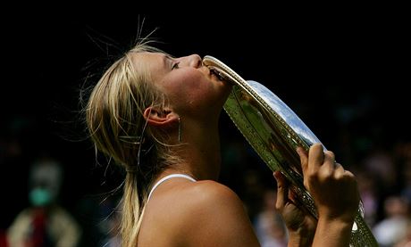 Sedmnctilet rusk tenistka Maria arapovov ovldla Wimbledon.