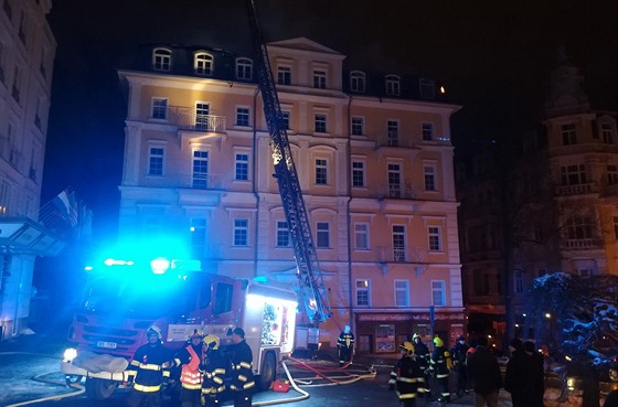 V Mariánských Lázních hasiči zasahovali u požáru hotelu. (29. února 2020)