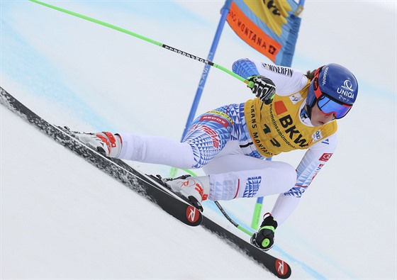 Slovenka Petra Vlhová na trati super-G v rámci alpské kombinace v Crans Montan