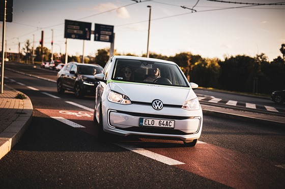 V Praze zaalo jezdit sto elektrických volkswagen autopjovny GreenGo.