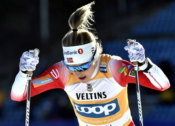 Therese Johaugová bhem závodu na 10 km klasicky v Lahti