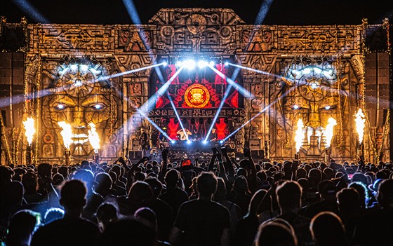 Scéna festivalu Let It Roll