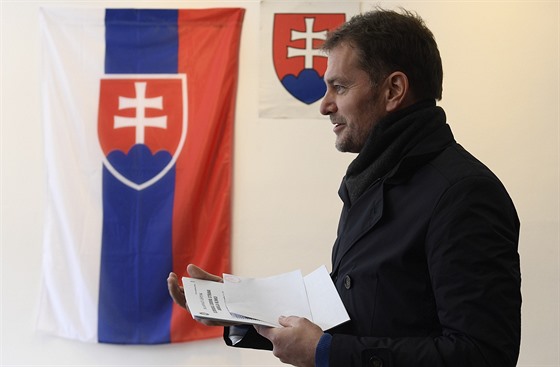 Na Slovensku zaaly parlamentní volby. Svj hlas u odevzdal pedseda hnutí...
