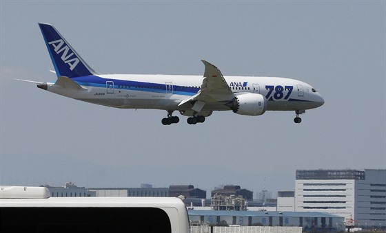 Boeing 787 japonských aerolinek All Nippon Airways, které patří do holdingu ANA...