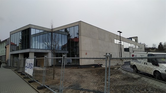 Práce na stavbě nové krajské knihovny v Havlíčkově Brodě jsou i koncem února v...