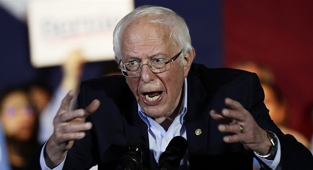 Ikona demokratů lobbuje za Bidena. Je starý, ale silný, říká osmdesátník Sanders