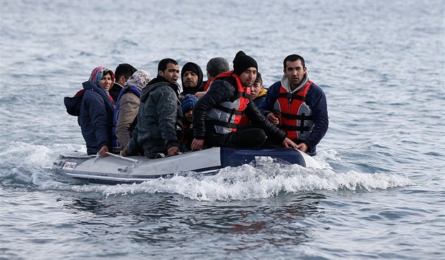 Byl jsem blízko smrti. Lidé plakali a křičeli, žaluje agenturu Frontex syrský uprchlík
