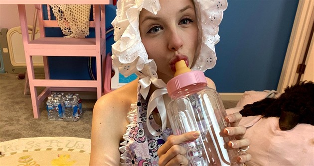 Žena se chová jako mimino. Za pleny utratí měsíčně i deset tisíc