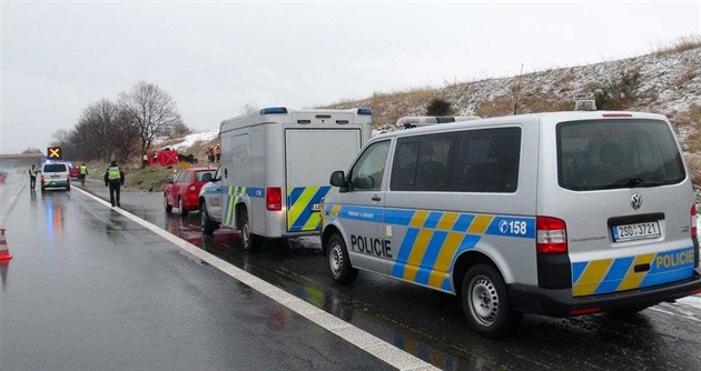 Dálnici D1 na 130. kilometru ve směru na Brno zastavily dvě nehody čtyř aut