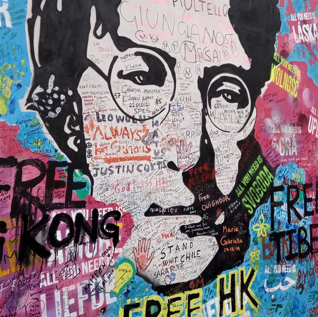 Stav Lennonovy zdi
