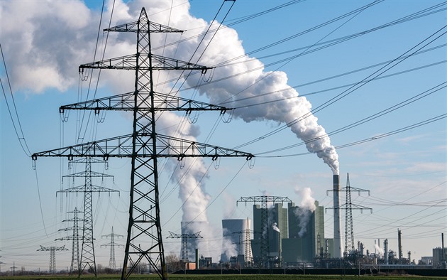 Uhlí místo slunce a větru. Špinavější elektřinu než Německo má už jen Polsko