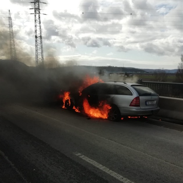 Poár auta ve Strakonické ulici. (28.2.2020)