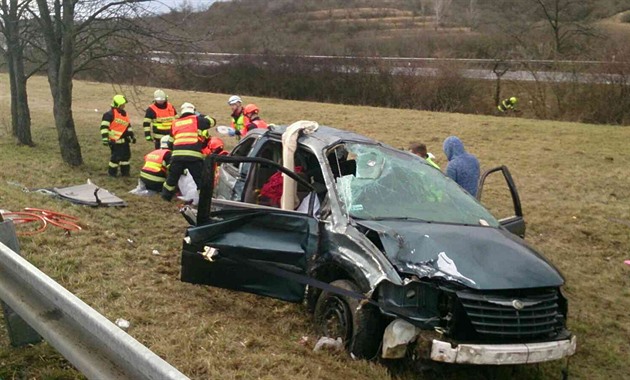 K nehod osobního auta vyjídli v pátek dopoledne hasii na dálnici D2 u...