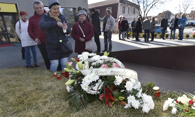 Desítky lidí si pipomnly 24. února 2020 v Uherském Brod tragickou stelbu,...