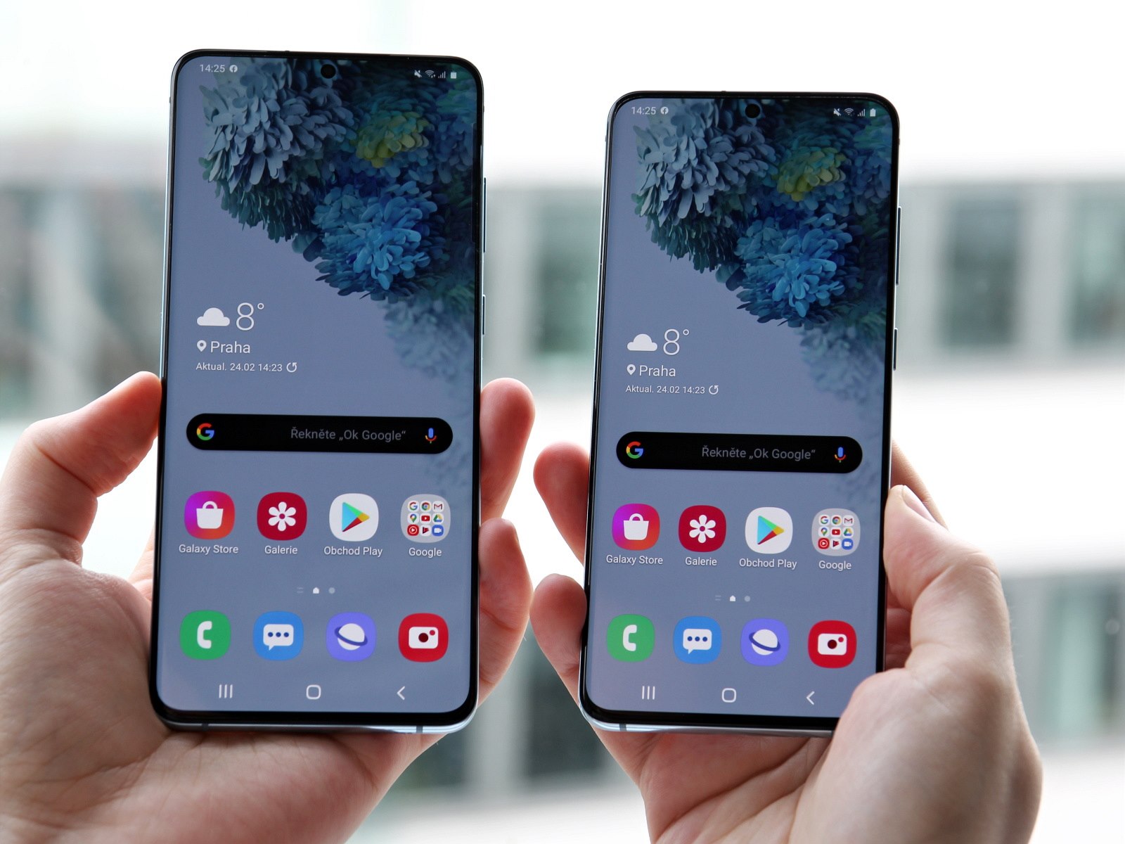 Skvele Telefony Ve Stinu Obriho Sourozence Recenze Samsungu S A S Idnes Cz