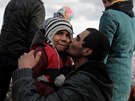 Skupina afghánských uprchlík piplouvá na ecký ostrov Lesbos. (28. února...