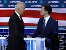 Joe Biden a Pete Buttigieg po konci první spolené debaty uchaze o...