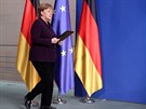 Nmecká kancléka Angela Merkelová pichází ped novinái, aby promluvila o...