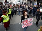 Stovky píznivc zakladatele serveru WikiLeaks Juliana Assange pochodovaly...